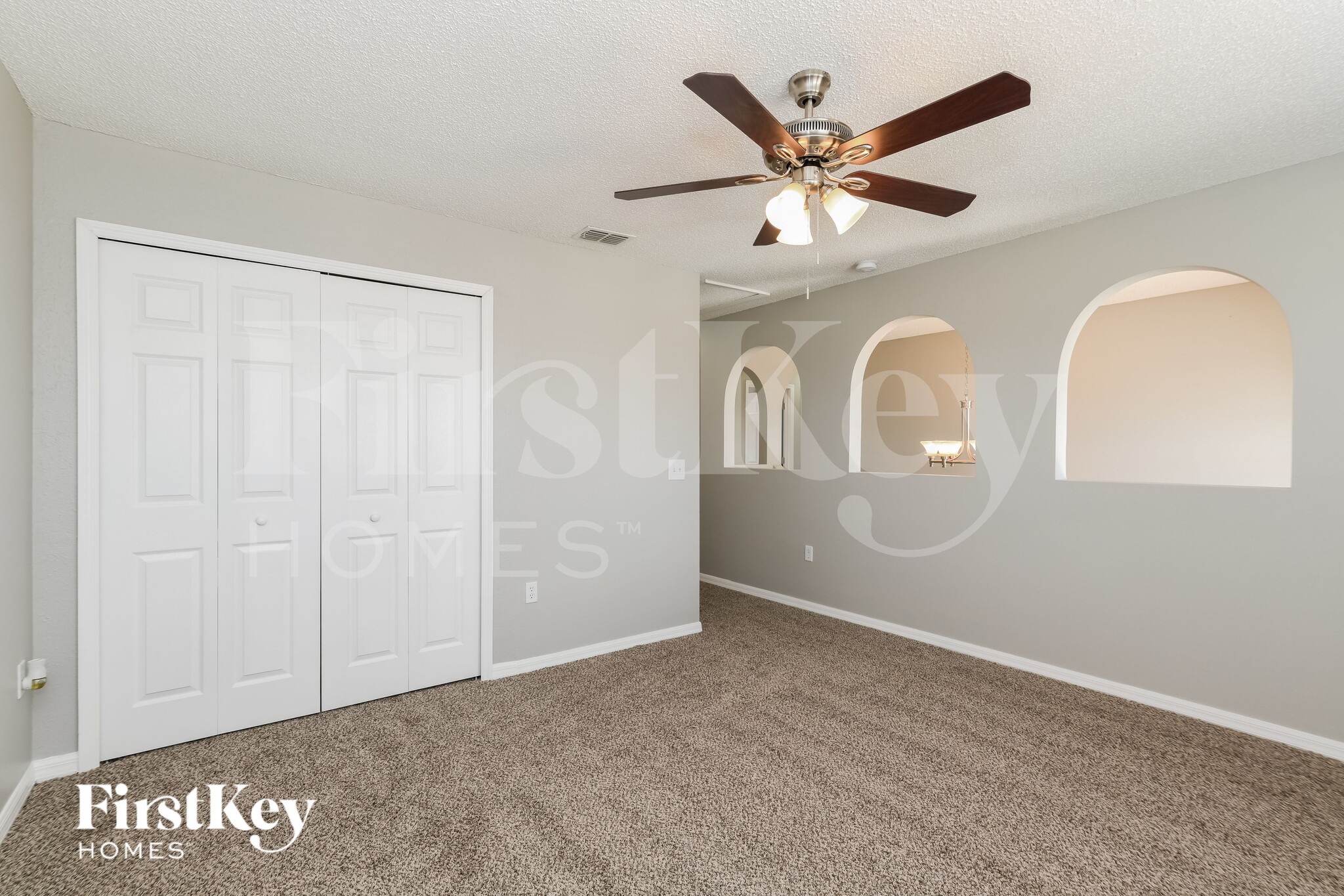 Building Photo - 215 Lobelia Dr