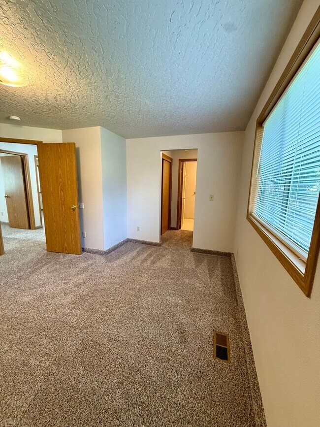 Building Photo - 3 bed 2 bath single family home in Nampa c...