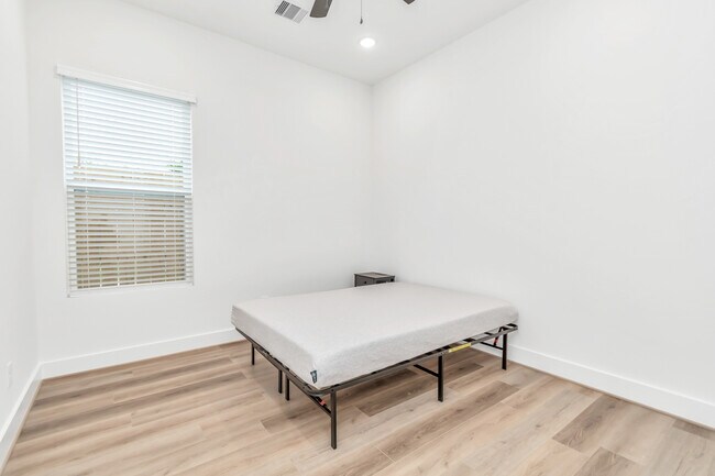 Building Photo - 3613 Rosalie St