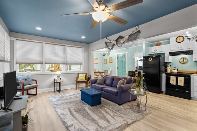 Building Photo - 2585 Fairway Dr SW