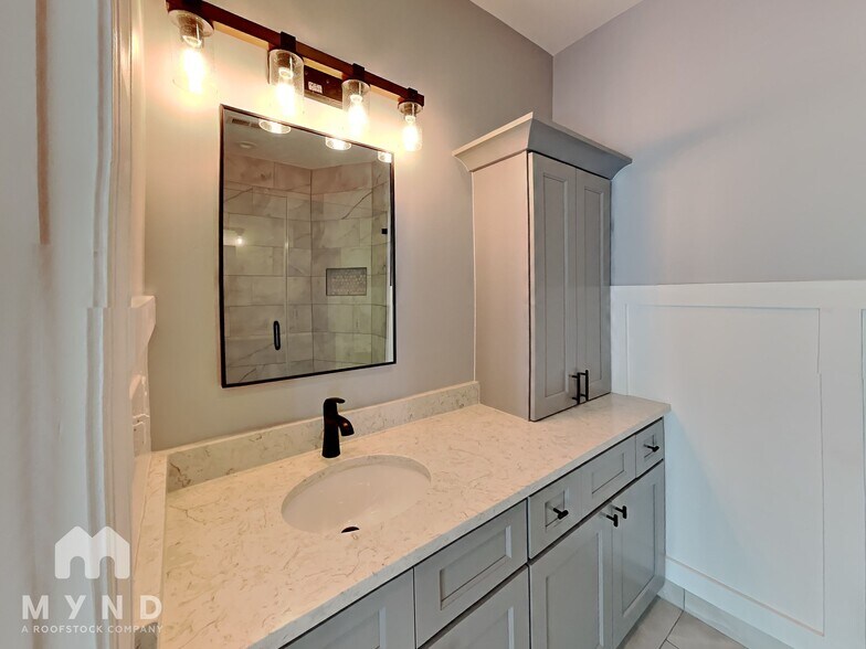 Building Photo - 200 S Dawson St