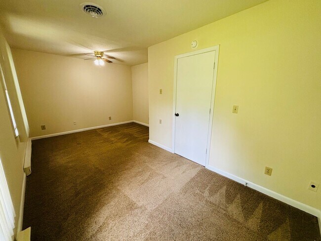 Building Photo - 208 Ardmore St