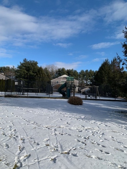 Building Photo - 2703 Mill Pond Dr