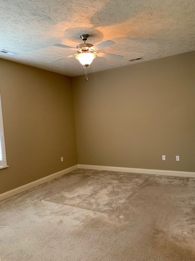 Building Photo - 350 Revolution Cir