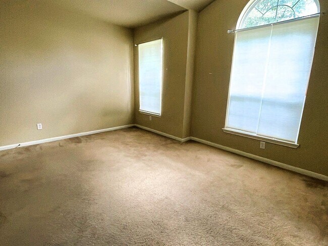 Building Photo - 1014 Spring Lakes Haven