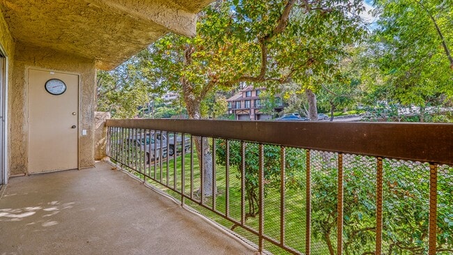 Building Photo - Beautiful Mountain Condo. 3 Bed-2Bath