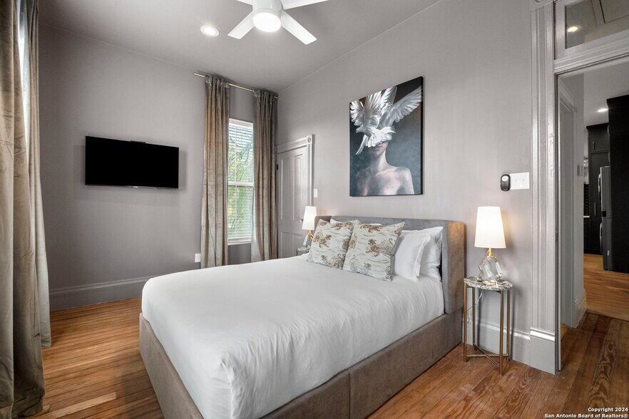 Building Photo - 201 E Carson St