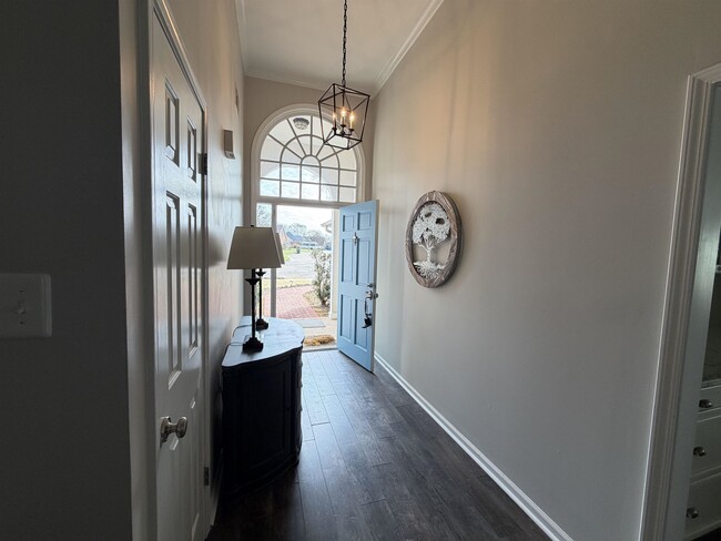 Building Photo - 1565 Dexter Run W