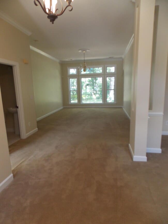 Building Photo - 1179 N Blackmoor Dr