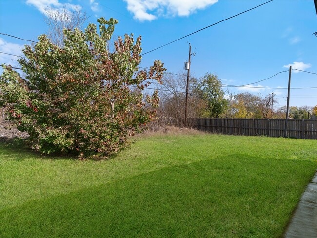 Building Photo - 1114 W 11th St