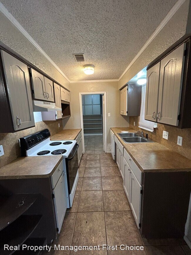 Building Photo - 3 br, 1 bath House - 905 W Denver