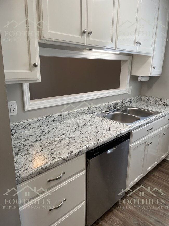Building Photo - 2-Bedroom Home with Fenced Backyard and Ap...