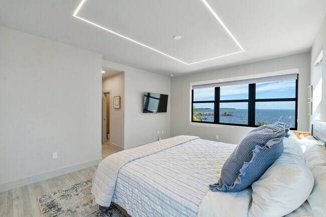 Building Photo - 99 Seaside Ave