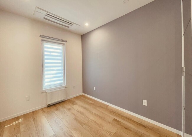 Building Photo - 71-53 69th Pl