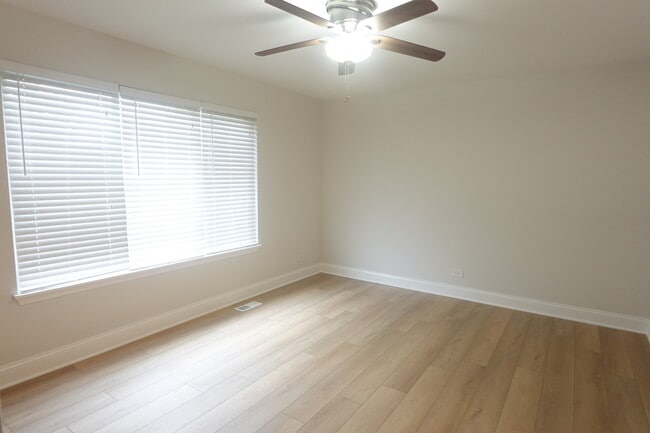 Building Photo - 337 S Arrowhead Ct