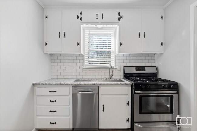 Building Photo - Hatfield Triplex 2