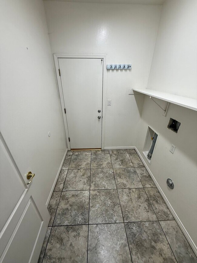 Building Photo - 12710 Crystal Cove Ave