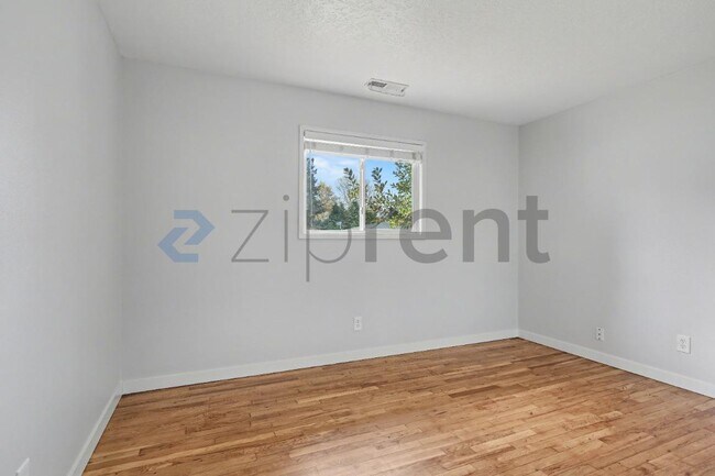 Building Photo - 7006 Tennessee Ln