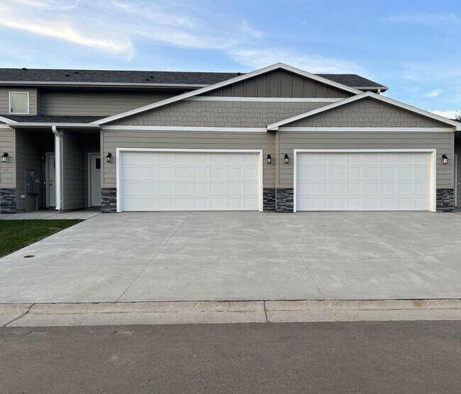 Primary Photo - 6014 E Copper Pl