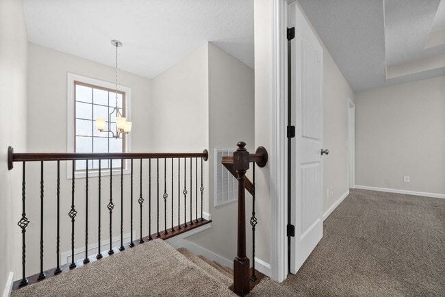 Building Photo - Pet Friendly Three Bedroom in Rossview!