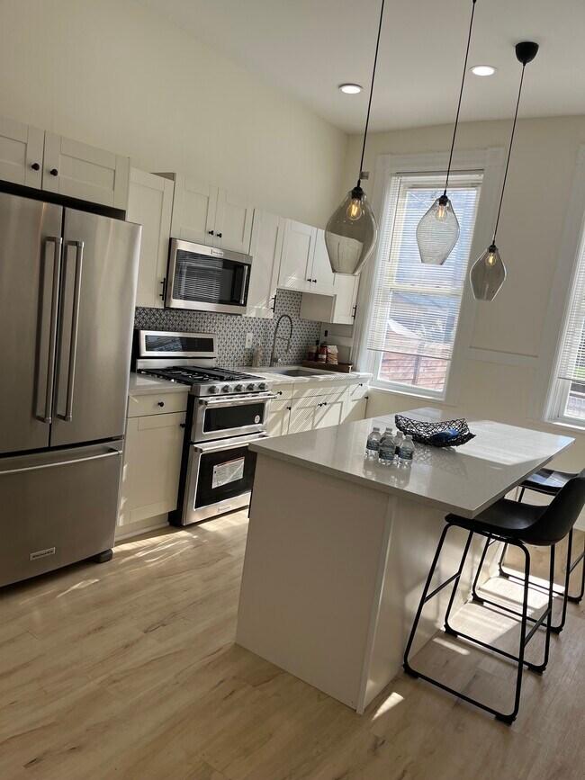 Building Photo - 1936 Arsenal St