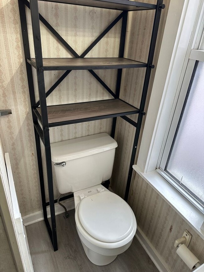 Building Photo - 809 Columbia Ave