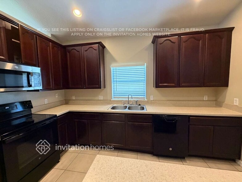Building Photo - 1129 Hacienda Cir