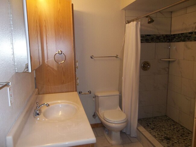 Building Photo - Comfort & Space in Fort Collins – 5BR Home...