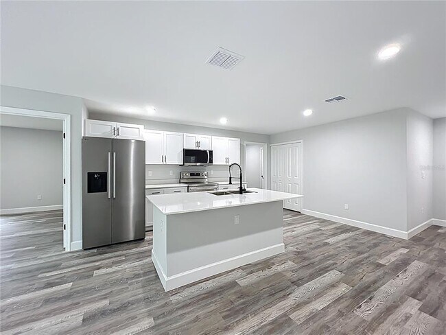 Building Photo - 527 Marion Oaks Ln