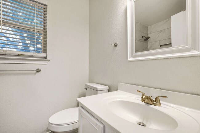 Building Photo - FRESHLY PAINTED  |  OPEN CONCEPT  |  NEAR SCHOOLS & SHOPPING