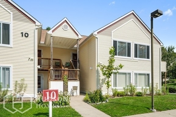 Primary Photo - 104 Falcon Ridge Way N