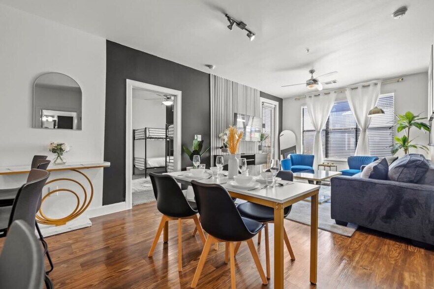 Building Photo - 5250 Town and Country Blvd