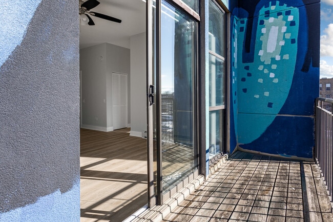 Building Photo - 1625 W Howard St