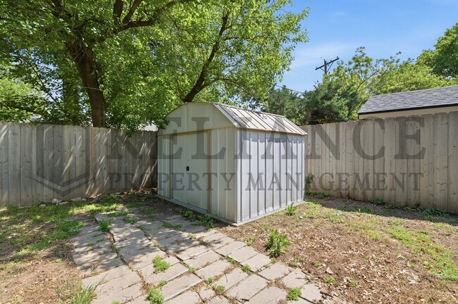Building Photo - 730 N Chipper Ln
