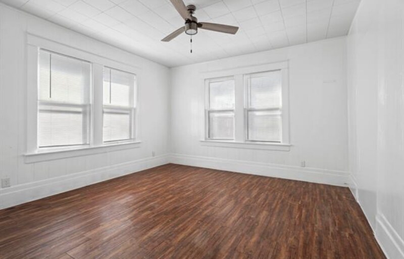 Building Photo - 719 S Montreal Ave