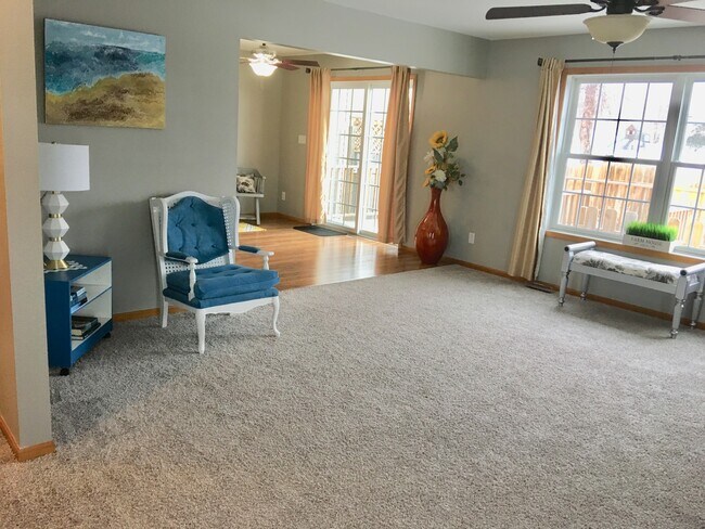 Building Photo - 5306 Meadowlark Ln