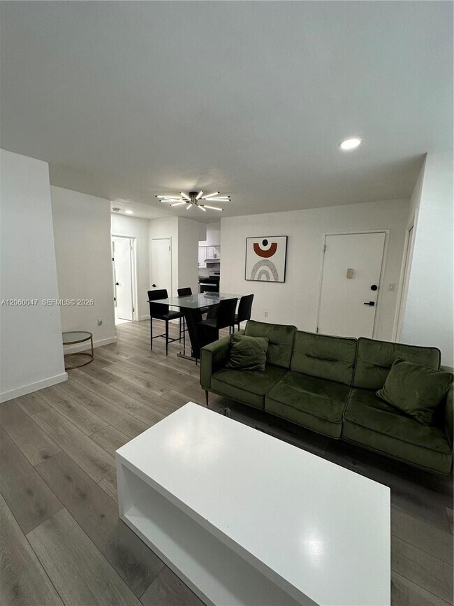 Building Photo - 316 Surfside Blvd