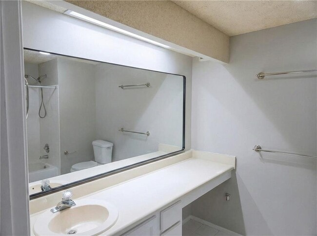 Building Photo - 1244 Keys Lake Dr NE