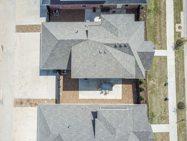 Building Photo - Luxurious 4 Bedroom, 3.5 Bathroom Home In Fayetteville, AR