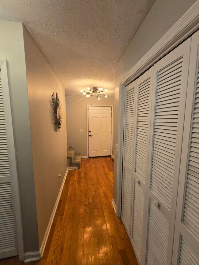Building Photo - This charming 3-bedroom, 2-bathroom home o...