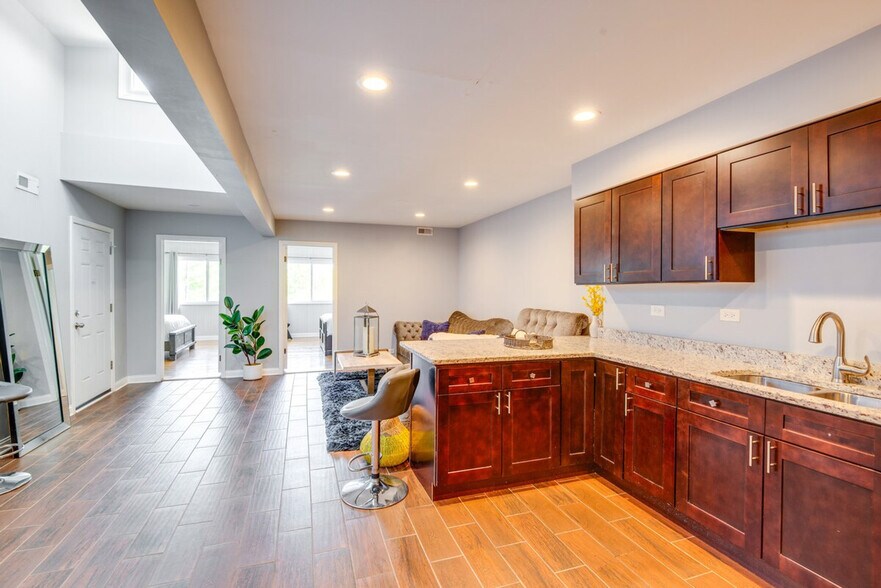 Building Photo - 8138 S Kedzie Ave