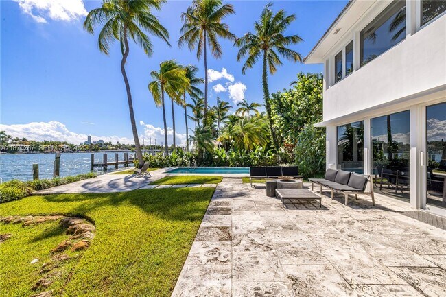 Building Photo - 625 E Dilido Dr