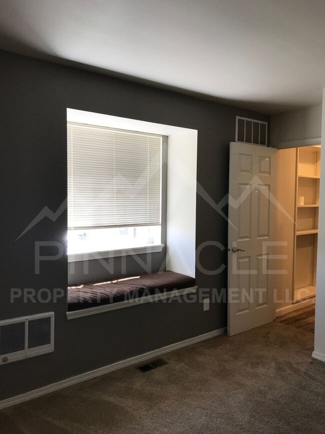 Building Photo - Beautiful One Bedroom Apartment Home