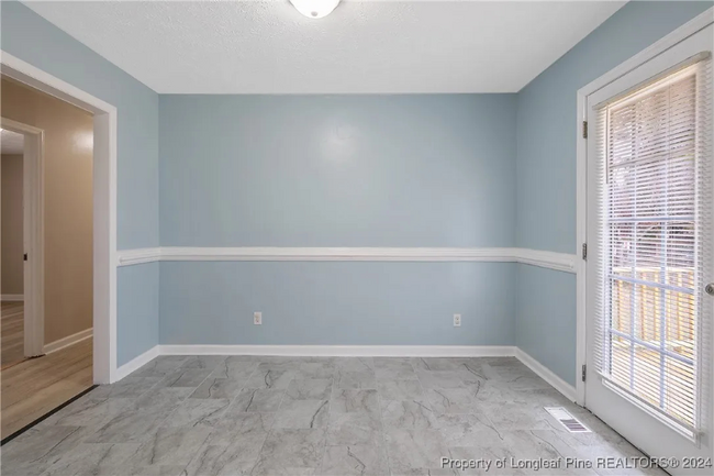 Building Photo - 929 Hollydale Ln
