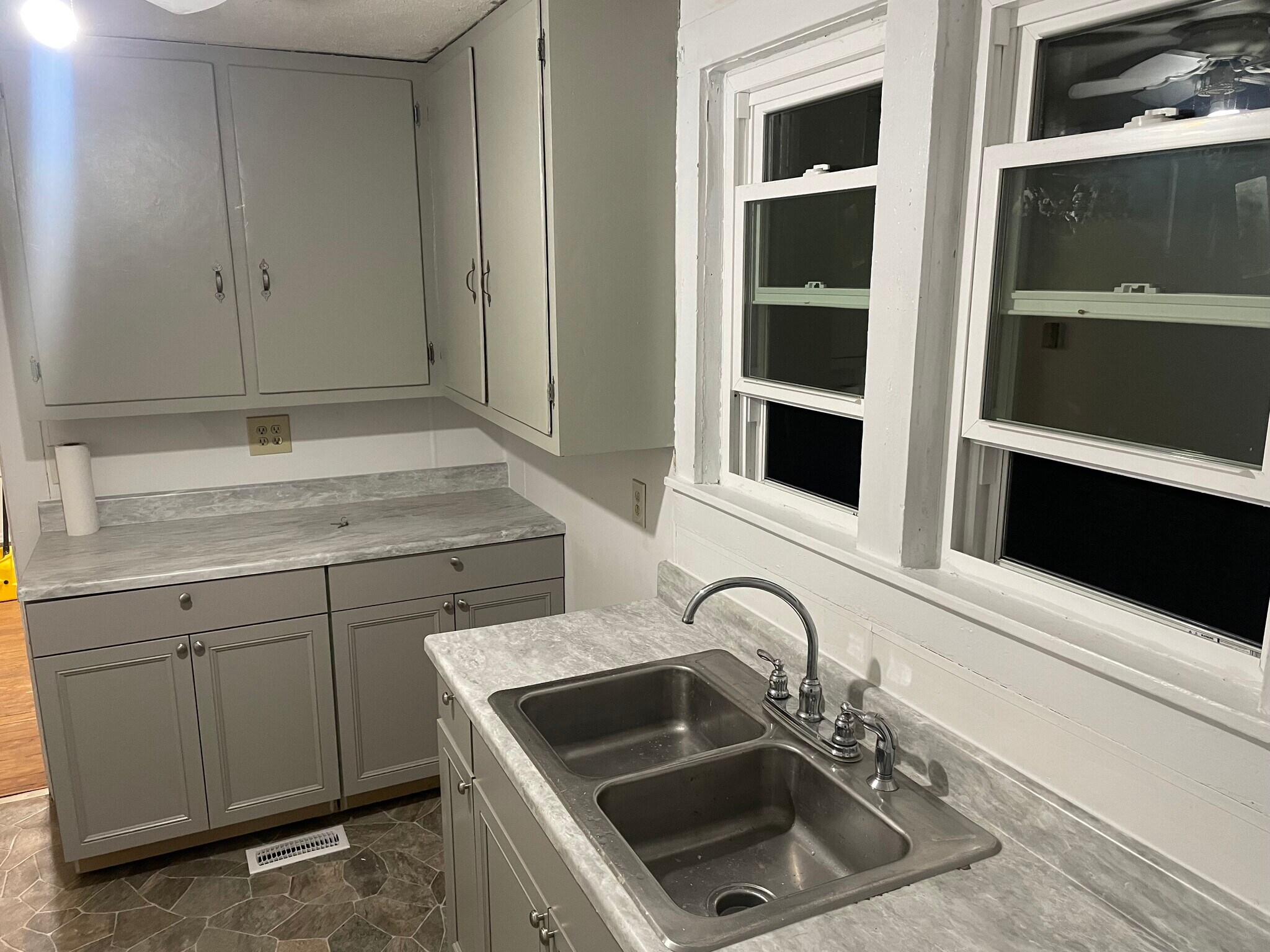 Building Photo - 74 Sunset Cir