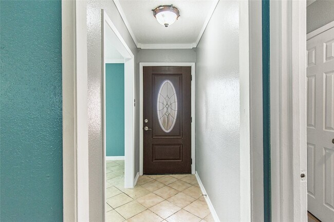 Building Photo - 12906 Southspring Dr