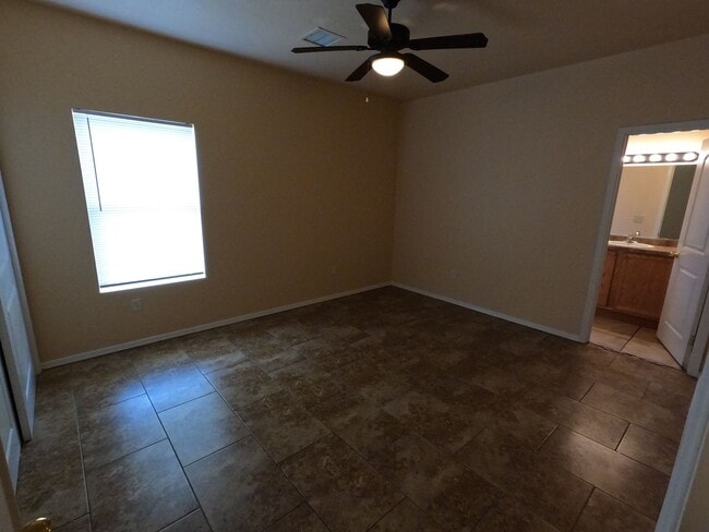 Building Photo - 1401 W Brown Rd