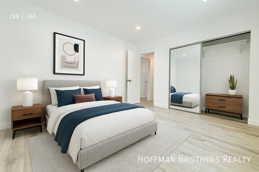 Building Photo - 562 N Kenmore Ave