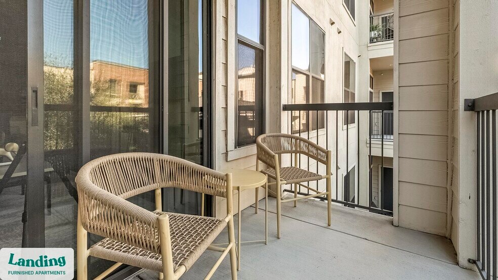 Building Photo - 2626 Fountain View Dr