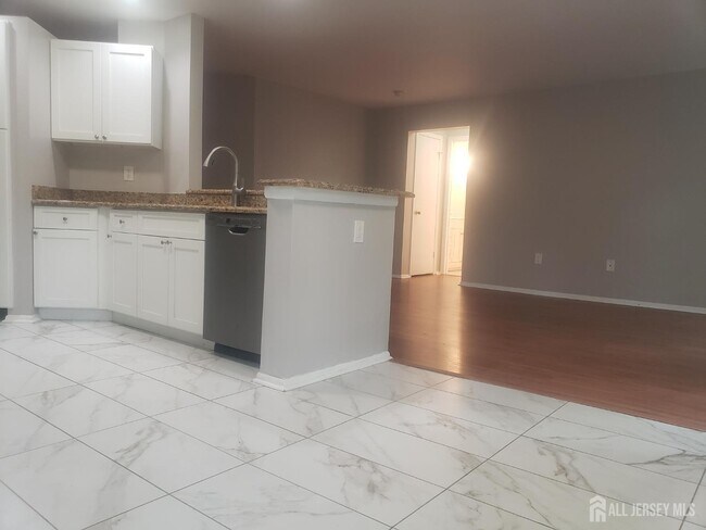 Building Photo - 5032 Beech Ct